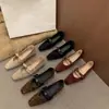 Zapatos franceses de tacón grueso extremadamente elegantes para mujer para usar al aire libre, nuevo modelo primavera-verano 2025, adecuados para combinar con faldas, zapatos Mary Jane poco profundos estilo abuela