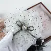 Pinza para el pelo con lazo de flor de organza con estampado de lunares, adornos de pedrería y borlas de perlas, accesorio de pinza de tiburón de pedrería, accesorio de horquilla