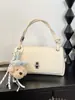 Bestseller Transfronteiriço Estilo Coreano Simples Bolsa Transversal com Pingente de Urso Feminina 2026 Nova Bolsa de Mão/Ombro de Moda de Alta Qualidade
