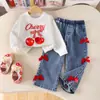 Baoxin Amazon Ropa Casual Infantil de Primavera y Otoño Nueva con Estampado de Cerezas Sudadera Blanca de Manga Larga con Lazo Jeans