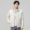 Chaqueta de Plumas para Hombre Estilo Mismo de Marca de Moda 2025 Otoño e Invierno Nueva Versión Coreana Cuello Alto Cálido Empalme Laminado Casual Abrigo para Hombre