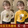 Ropa interior térmica de cuello semi-alto para niñas 2025 Nuevo Primavera, Otoño e Invierno Niños Medianos a Grandes Terciopelo Alemán Estampado de Dibujos Animados Top para Niñas Moderno