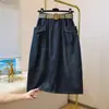 Saia Jeans Plus Size 2026, Cintura Elástica de Primavera, Caimento Solto, Emagrecedora, Casual, Versátil, Saia Jeans Reta de Comprimento Médio
