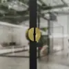Manija de Puerta de Madera Maciza de Hotel de Alta Gama Manija de Puerta Corredera de Salón de Banquetes Club Diseño de Tallado de Lujo Ligero Manija de Estilo Minimalista