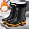 Botas de chuva masculinas de bico fechado, comprimento até a panturrilha, impermeáveis, antiderrapantes, resistentes ao desgaste, adequadas para pesca, uso na cozinha e como botas de trabalho ou sapatos de borracha.