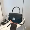 Nuevo Bolso Bandolera Simple Versátil y Elegante para Viajeros de Moda Verano 2025 Diseño Elegante Bolso Cuadrado Pequeño de Mano para Mujer