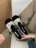Zapatos de abuela de estilo coreano, punta cuadrada, bloques de color, plisados, suela blanda, para mujer, nueva moda de verano, cómodos, correa elástica, zapatos de un solo color bajos