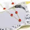 Juego de joyería de acero inoxidable de trébol de cinco hojas, pulsera, collar y juego de pendientes de flor de cinco hojas simple y elegante, joyería que no se decolora