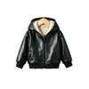 Directo del fabricante: Chaqueta de cuero transfronteriza para primavera/otoño para niños, con cuello mao pequeño, diseño a prueba de viento y un elegante look de chaqueta de motociclista