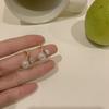 Pendientes de plata S925 con forma de cruz de Corea del Sur, elegantes y ligeros, con perlas francesas y nicho de lujo.