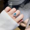 Anel Seiko Azul Marinho Zircônio Corte Flor de Gelo Luxo Leve Design Avançado Anel de Diamante Coroa Azul Geleira em Formato V para Mulheres