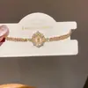 Collar Colgante Ovalado de Zirconia Nicho Lujo Ligero Diseño de Gama Alta Pulsera Temperamento de Moda Joyería de Mano Versátil para Mujeres