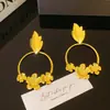 Explosões Transfronteiriças Europeias e Americanas Brincos Simples da Moda Novos Brincos de Flor de Metal com Sensação de Alto Padrão Brincos Estilo Corte Retro