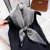 Bufanda de Seda Blanca Estilo Floral Camelia, Bufanda Cuadrada Grande 90X90 para Mujer de Primavera y Otoño, Nuevo Modelo 2026, Chal Bufanda de Seda de Morera