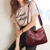 Bolsa de mão feminina em couro genuíno 2026 estilo quente couro macio multicamadas versátil bolsa de ombro transversal grande capacidade bolsa para mãe de meia-idade e idosa