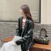 Jaqueta de Couro PU Texturizado Versátil Confortável Redutora de Idade Novo Estilo Primavera e Outono Feminina Jaqueta de Couro com Gola de Terno Retro Tendência 2025