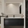 Nuevo estilo moderno de mediados de siglo, diseño de lujo ligero, mueble de baño multicapa de madera maciza negra con lavabo de cerámica integrado y espejo inteligente