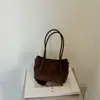 Bolso de gamuza para mujer 2026 nuevo otoño vintage Maillard bolso de hombro para el día a día con un toque de alta gama bolso cubo para el día a día