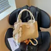 Bolso tejido simple y casual para mujer, nuevo modelo 2026 bolso cruzado tipo cubo, bolso de alta gama para el día a día