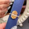 Lujo Ligero y Sensación de Alta Gama, Anillo Padparadscha con Corte Flor de Hielo, Moderno y Elegante, Único y Exquisito Anillo de Piedra Preciosa Color Huevo de Paloma para Mujer