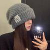 Fábrica de Gorros de Punto Acrílico En Stock para Mujer Otoño e Invierno Gorro Cálido de Lana Circunferencia de Cabeza Grande Orejeras Gorro de Punto Venta al por Mayor Dropshipping
