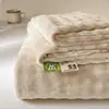 Juego de sábanas de cama nuevo 2026, color sólido, engrosado, terciopelo de leche, tamaño grande, con borlas, amigable con la piel, suave y cálido, juego de ropa de cama de invierno de tres piezas