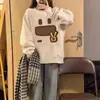 Sudadera con capucha blanca y gris, forrada de polar, engrosada, sin capucha, para mujer, otoño e invierno, corte holgado, oculta imperfecciones corporales, top de dibujos animados retro americano moderno