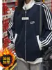 Jaqueta Cleanfit Estilo Americano com Três Listras para Homens, Tendência de Outono Design de Marca Cardigan Listrado Moletom com Gola Alta