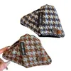 Pinza Triangular Retro Estilo Coreano Piedra de Perro Modelo Nuevo 2026 Pasador de Gama Alta para Moño en la Parte Trasera del Cabello Pinza de Tiburón Accesorio para el Cabello