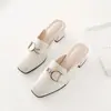 Estilo de moda, sandalias tipo mula de mujer a la moda, nuevas mules versátiles para exteriores de verano 2026, sin cordones