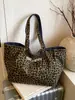 Bolso de Lona con Estampado de Leopardo para Mujer, Gran Capacidad, Nuevo 2025 Otoño e Invierno, Versátil, de Hombro, de Compras, Bolso Tote para Estudiante Universitario