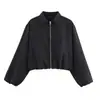 Ropa europea y americana para mujer transfronteriza, disponible en múltiples colores, con una chaqueta con cremallera de silueta holgada y cómoda, un diseño único y un cuello alto texturizado.