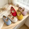 Zapatos de piel para niña 2026 primavera y otoño nuevo estilo zapatos de princesa con lazo para niña, mocasines de suela blanda, zapatos de tela, zapatos sencillos para bebé