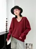 Suéter de Tricô Feminino com Gola V e Caimento Solto, Cor Sólida Grossa, Mangas Caídas, Peça Versátil da Moda