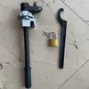 O fabricante fornece o dispositivo de trava de gancho para monotrilho para o travamento e operação de desvios, o que é conveniente para equipamentos de proteção ferroviária e mineração.