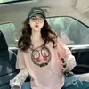 Camiseta holgada de algodón puro con encaje empalmado de estilo dulce para mujer, top de moda de longitud media con graffiti de dibujos animados americanos de dos piezas falsas