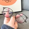 Gafas Ultra Ligeras Color Rubor para Mujer, Esenciales para un Look sin Maquillaje, Se Pueden Adaptar con Lentes Graduados, Montura Redonda, Hacen que los Rostros Grandes Parezcan Más Delgados