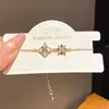 Pulseira com Pingente de Flor Trevo da Sorte em Zircônia e Madrepérola, Pulseira Fashion Exquisita Simples Retrô, Joia de Luxo Leve de Alta Qualidade