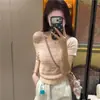 Top de punto gris elegante con diseño calado de un solo hombro y manga corta para mujer, nuevo estilo coreano de verano 2026, top súper atractivo y juvenil a la moda