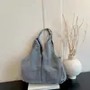 Bolsa tote de ganga tie-dye estilo retrô coreano, casual e leve, perfeita para o dia a dia, com um design macio e confortável, uma bolsa feminina única e artística
