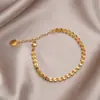Procesamiento personalizado de alta gama con sentido retro, pulsera de cola de fénix dorada, nuevo diseño de nicho para mujer, joyería de acero de titanio que no se decolora
