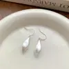 2026 Nuevo Diseño de Moda Ganchos para Oreja con Forma de Rombo de Plata de Ley S925, Versátiles y Elegantes, Diseño Irregular, Pendientes Simples y de Lujo Ligero