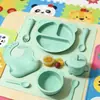 Juego de Vajilla para Bebé de Silicona de Grado Alimenticio de Seis Piezas, Plato Dividido con Ventosa, Babero, Tazón Anticaídas para Alimentación Infantil, Tenedor y Cuchara