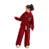 Conjunto Esportivo Festivo Vermelho Estilo Princesa para Crianças Maiores no Outono e Inverno Novo Conjunto de Duas Peças com Moletom de Veludo e Mangas Longas