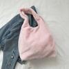 Lindo bolso de mujer de felpa de color sólido simple, otoño e invierno 2023, nuevo bolso de hombro bajo el brazo de gran capacidad de estilo occidental