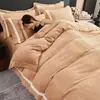 Conjunto de Quatro Peças Inverno Classe A Estilo Levemente Luxuoso Todo Fosco Esculpido Leite Fleece Cobertor Quente Espesso Lençol de Cama Roupa de Cama