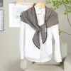 Bufanda Triangular de Rayas Nueva para Primavera, Otoño e Invierno Chal Estilo Coreano Atmósfera Ropa de Abrigo Gruesa Cálida para Mujer con un Aspecto Perezoso en Capas