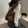 Bolso de Hombro para Mujer Estilo Coreano de Nicho para Viajes Diarios 2025 Nueva Moda Bolso de Hombro con Remaches Bolso de Axila Gran Capacidad Bolso Cubo Europeo y Americano