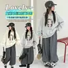 Sudadera pequeña con estampado de jade para niña estilo coreano, nueva colección de otoño 2026, conjunto de sudadera con capucha y pantalones a la moda