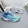 Tênis de malha 38-42 para o verão, novos sapatos infantis de malha, tênis estilo "dad shoes" para meninos pequenos, calçados esportivos